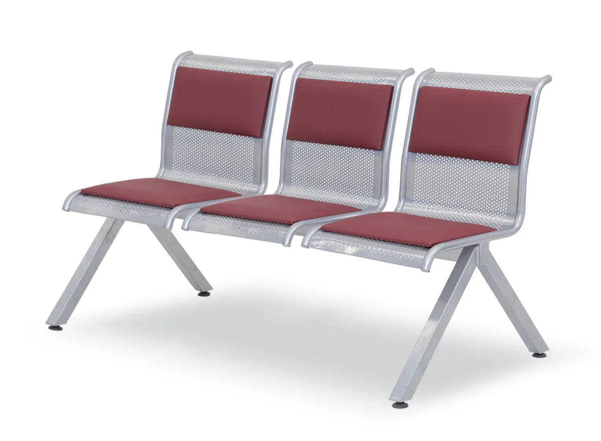 Üçlü metal bekleme koltuğu döşemeli kolçaksız — hastane, okul, havaalanı ve terminal bekleme salonları için delikli sac üç kişilik sıralı bekleme koltuğu